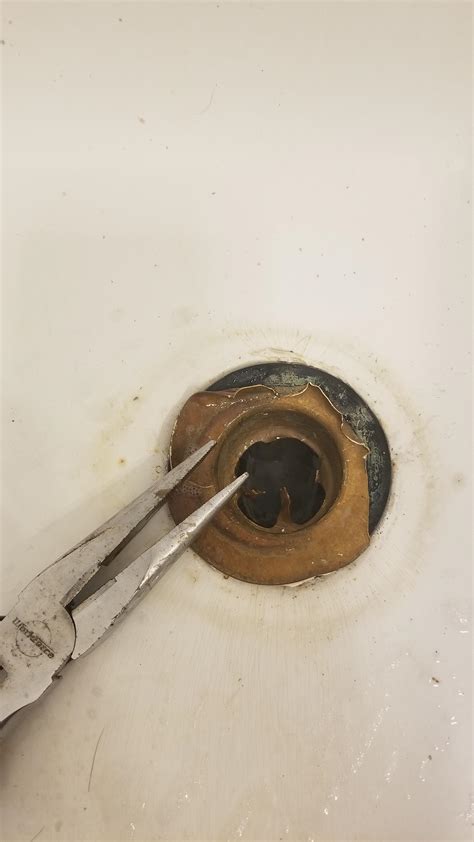 How To Remove Old Tub Drain Without Crossbars plumbing - How to remove a tub drain with no spokes? - Home Improvement  Stack Exchange